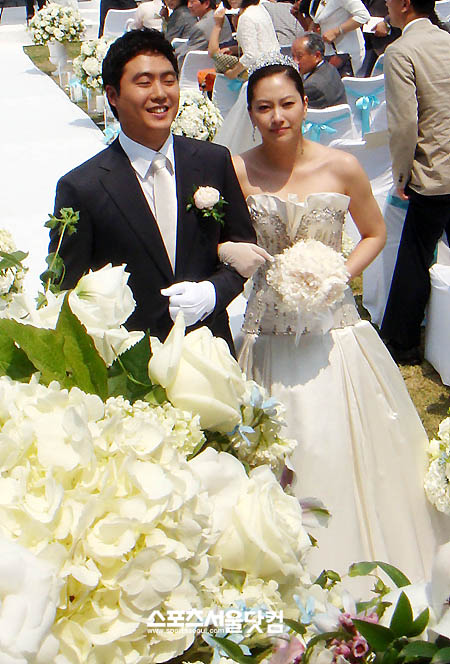 زواج مشاهير كوريا 20090528_shinae_1