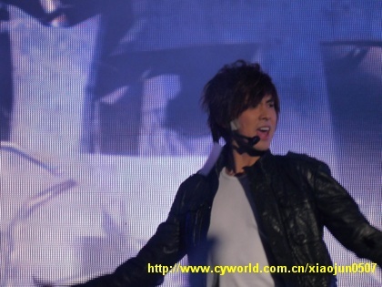 [صور+فيديو] Yunho في حفل ذكرى المغني الراحل مايكل جاكسون Yunhomj-6