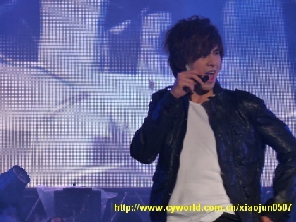 [صور+فيديو] Yunho في حفل ذكرى المغني الراحل مايكل جاكسون Yunhomj-7
