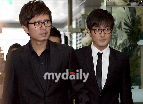  [صور] إنتحار الممثل Park Yong-ha + مشاهير كوريا في الجنازة( حقيقيه  )  20100630_mourn_20