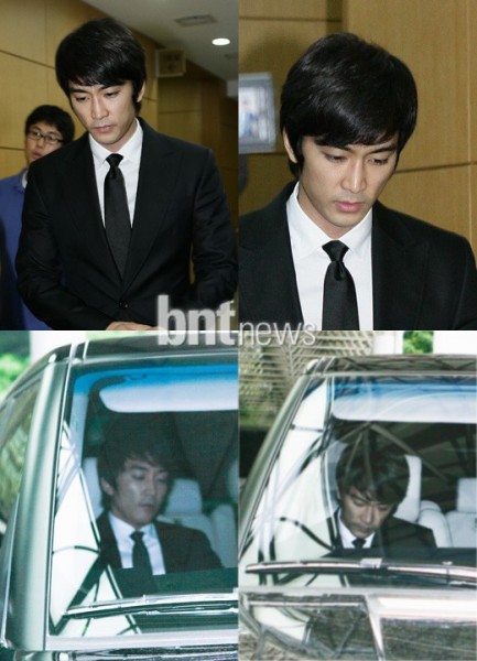 [صور] إنتحار الممثل Park Yong-ha + مشاهير كوريا في الجنازة 20100630_mourn_23-433x600