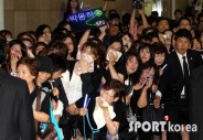 [صور] إنتحار الممثل Park Yong-ha + مشاهير كوريا في الجنازة 20100702_mourning_12