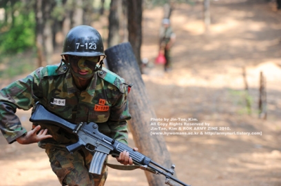 Journal of the Korean art news - صفحة 9 Lee-joongi-in-army-12