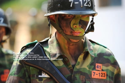Journal of the Korean art news - صفحة 9 Lee-joongi-in-army-15
