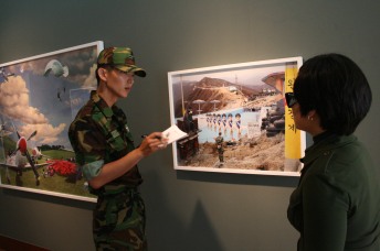 Journal of the Korean art news - صفحة 9 Lee-joongi-soldier-11