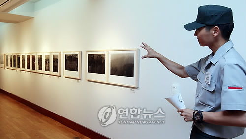 Journal of the Korean art news - صفحة 9 Lee-joongi-soldier-14