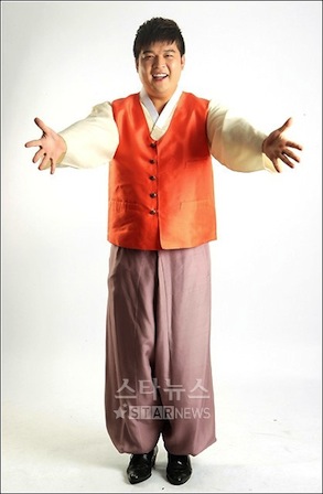 مشاهير كوريا يهنئون الجميع بعطلة التشوسوك  20100921_shindong_2