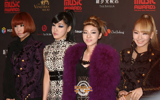 [صور] مشاهير ڪوريا و آسيا على البساط الأحمر في حفل mama لعام 2010 20101128_mama2010_7